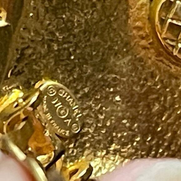 Vintage Authentic Chanel clip on Earrings w/Box - Picture 5 of 12